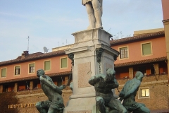 Livorno_Monumento_dei_quattro_mori_a_Ferdinando_II_1626_-_Foto_Giovanni_DallOrto_13-4-2006_01
